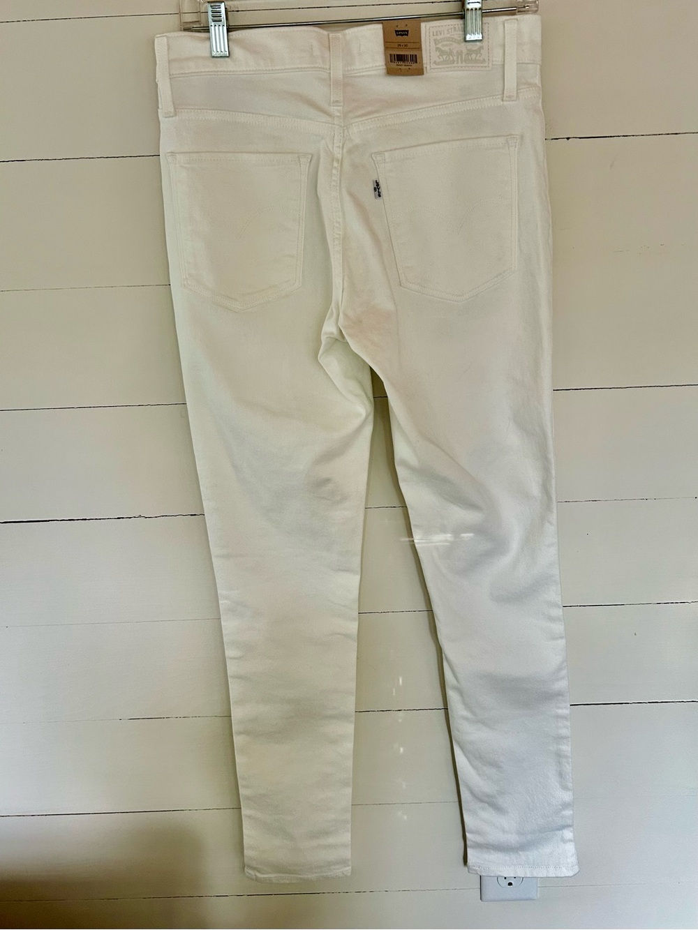 Levi NWT Women’s White 311 Slim Fit Skinny Jeans That Shape & Stretch Size 29x30 - Picture 2 of 6
